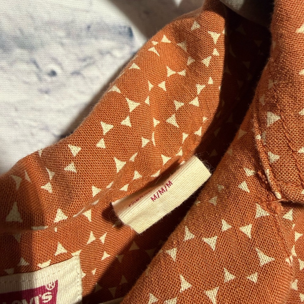 Levi's Rust Orange Patterned Crop Button-Up Top - Picture 6 of 6